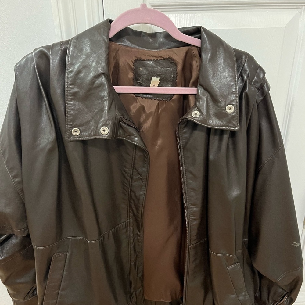 Women’s vintage rich brown leather jacket.